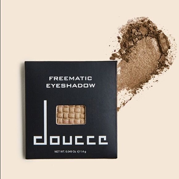 5/$15 SALE NEW DOUCCE Freematic Eyeshadow Mono in Ariana - Picture 1 of 3